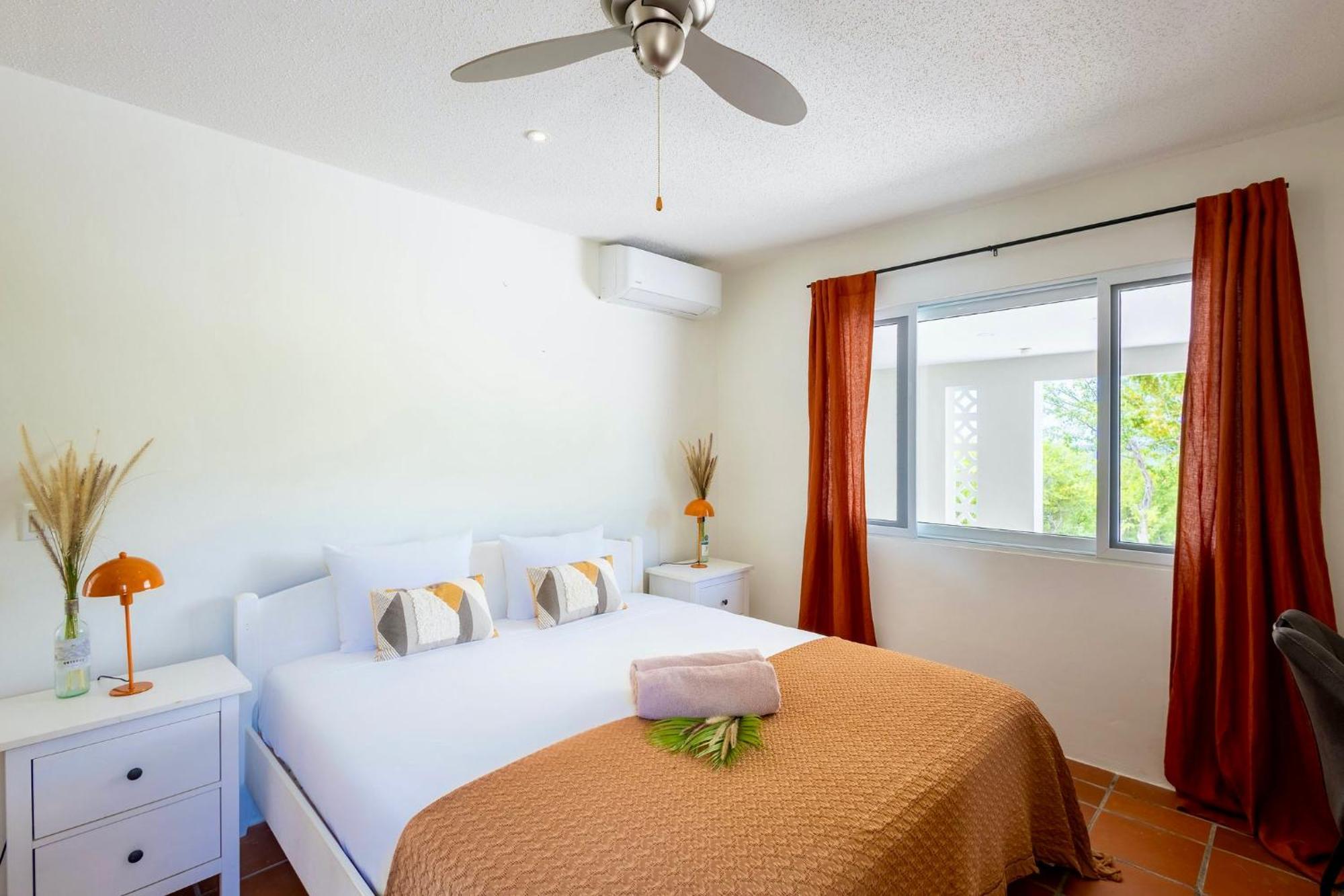 Coral Estate Rentals Willibrordus Bagian luar foto